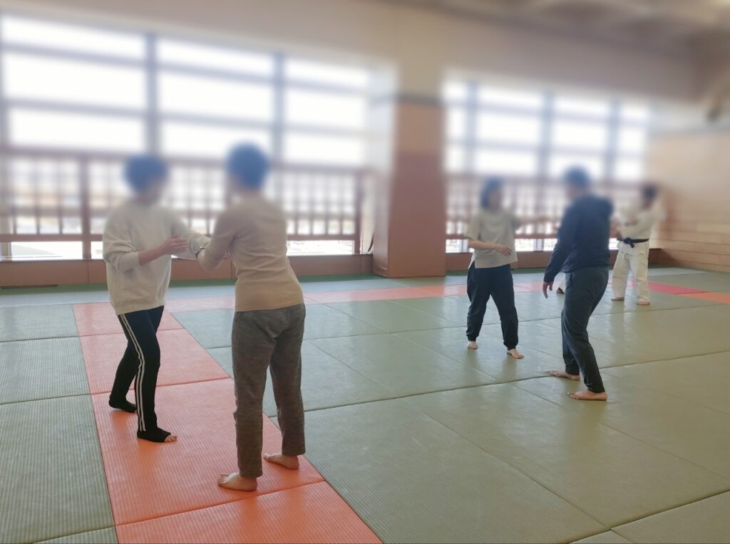 合気道体験稽古の様子